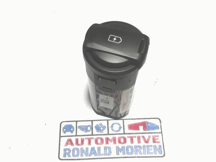 Używane Modul USB Kia Niro I (DE) 1.6 GDI Hybrid Cena € 25,00 Procedura marży oferowane przez Automaterialen Ronald Morien B.V.