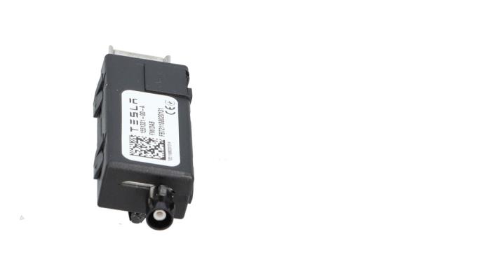 Używane Antena Tesla Model Y (5YJY) EV 4x4 Cena € 39,00 Z VAT oferowane przez Automaterialen Ronald Morien B.V.