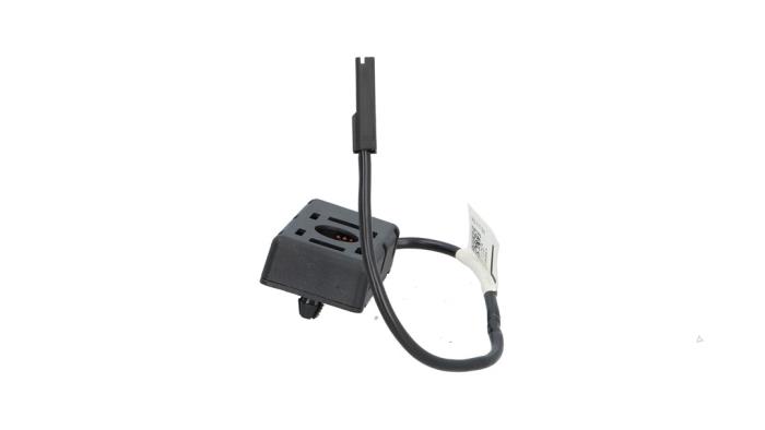 Używane Antena Tesla Model Y (5YJY) EV 4x4 Cena € 45,00 Z VAT oferowane przez Automaterialen Ronald Morien B.V.