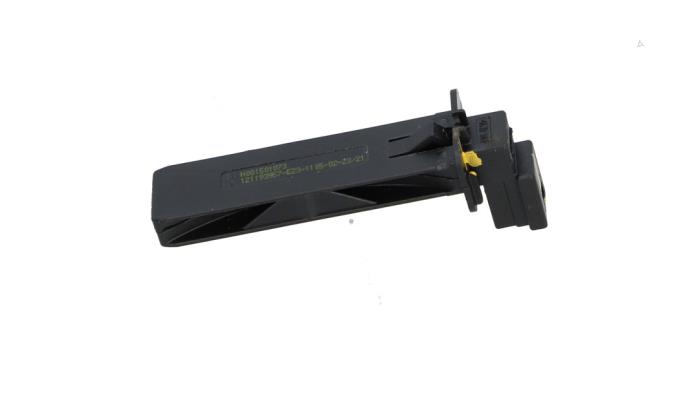Begagnade Innetemperatursensor Tesla Model Y (5YJY) EV 4x4 Pris € 25,00 Inklusive moms erbjuds av Automaterialen Ronald Morien B.V.