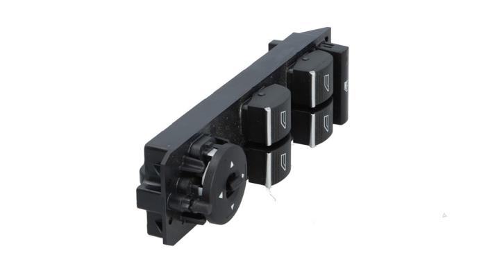 Usados Interruptor combinado de ventanillas Ford Focus 3 1.5 EcoBoost 16V 150 Precio € 25,00 Norma de margen ofrecido por Automaterialen Ronald Morien B.V.