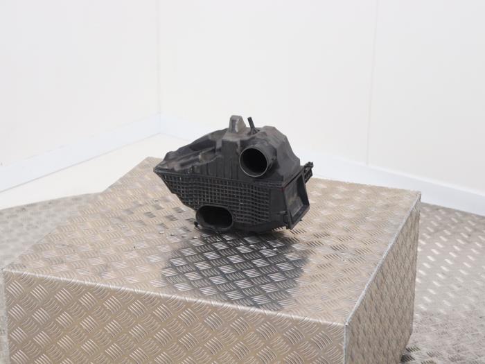 Begagnade Luftfilter Renault Clio IV (5R) 1.6 Turbo 16V RS 200 EDC Pris € 45,00 Marginaltabell erbjuds av Automaterialen Ronald Morien B.V.