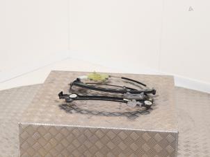 Begagnade Fönstermekanism, 2-dörrars, höger fram Audi R8 Spyder (427/429) 5.2 V10 40V FSI Quattro Pris € 75,00 Inklusive moms erbjuds av Automaterialen Ronald Morien B.V.