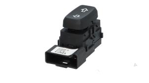 Usados Interruptor de ajuste de asiento Opel Astra K 1.0 Turbo 12V Precio € 15,00 Norma de margen ofrecido por Automaterialen Ronald Morien B.V.
