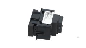 Begagnade SOS-knapp Opel Astra K 1.0 Turbo 12V Pris € 10,00 Marginaltabell erbjuds av Automaterialen Ronald Morien B.V.