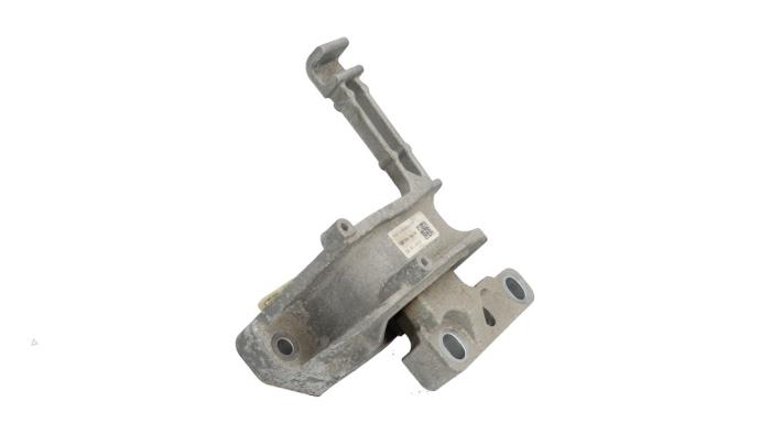 Usagé Support moteur Seat Arona (KJX) 1.0 TSI 12V Prix € 59,00 Règlement à la marge proposé par Automaterialen Ronald Morien B.V.