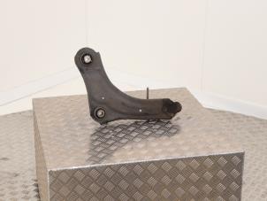 Gebrauchte Querlenker rechts vorne Renault Megane III Berline (BZ) 1.5 dCi 110 Preis € 25,00 Margenregelung angeboten von Automaterialen Ronald Morien B.V.