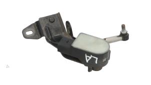 Używane Regulator wysokosci ksenonowy Renault Clio IV (5R) 1.6 Turbo 16V RS 200 EDC Cena € 39,00 Procedura marży oferowane przez Automaterialen Ronald Morien B.V.