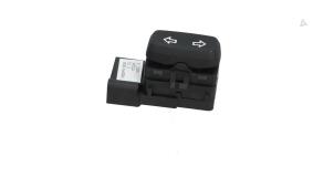 Usados Interruptor de ajuste de asiento Opel Crossland (X) 1.2 Turbo 12V Precio € 15,00 IVA incluido ofrecido por Automaterialen Ronald Morien B.V.