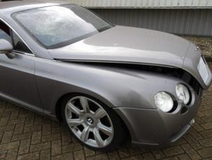 Usagé Aile avant droit Bentley Continental GT 6.0 W12 48V Prix € 895,00 Règlement à la marge proposé par Automaterialen Ronald Morien B.V.