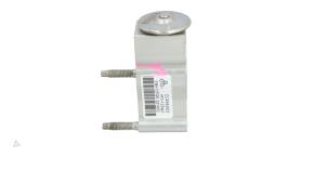 Usados Válvula de expansión aire acondicionado Peugeot 308 SW (L4/L9/LC/LJ/LR) 1.5 BlueHDi 130 Precio € 35,00 Norma de margen ofrecido por Automaterialen Ronald Morien B.V.