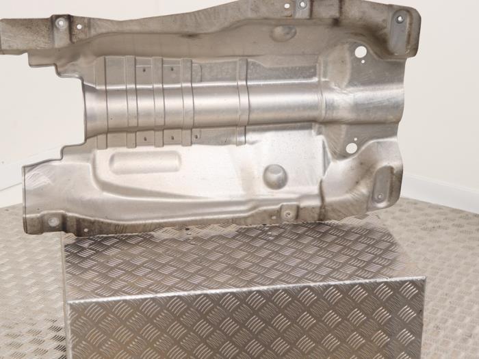 Gebrauchte Hitzeschild Auspuff Bentley Continental GT 6.0 W12 48V Preis € 125,00 Margenregelung angeboten von Automaterialen Ronald Morien B.V.
