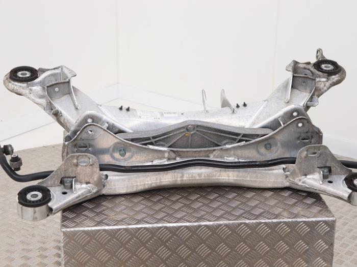 Gebrauchte Unterrahmen Bentley Continental GT 6.0 W12 48V Preis € 50,00 Margenregelung angeboten von Automaterialen Ronald Morien B.V.