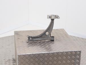 Gebrauchte Querlenker links vorne Volkswagen Passat Variant (3C5) 1.6 TDI 16V Bluemotion Preis € 29,00 Margenregelung angeboten von Automaterialen Ronald Morien B.V.