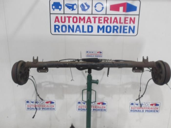 Gebrauchte Hinterachse Vorderradantrieb Ford Transit Connect 1.8 TDCi 90 Preis € 75,00 Margenregelung angeboten von Automaterialen Ronald Morien B.V.