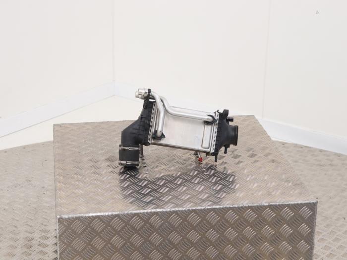Nuevos Intercooler Mercedes E (W213) E-200 2.0 Turbo 16V Precio € 195,00 IVA incluido ofrecido por Automaterialen Ronald Morien B.V.