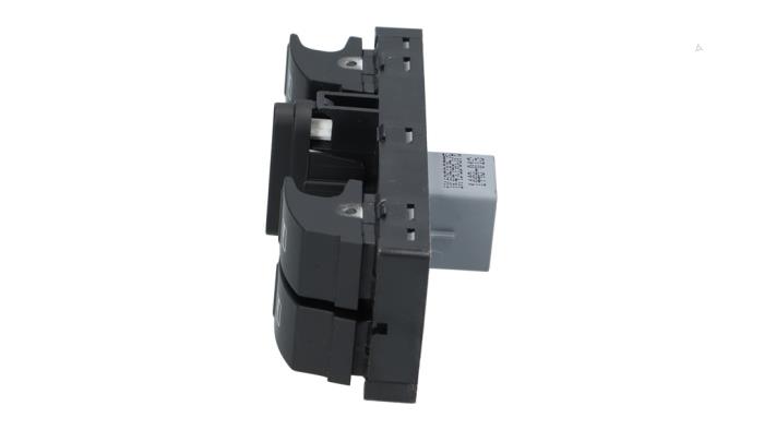 Usados Interruptor combinado de ventanillas Volkswagen Passat (3C2) 2.0 TDI 16V 140 Precio € 9,95 Norma de margen ofrecido por Automaterialen Ronald Morien B.V.