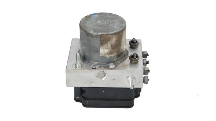 Usagé Bloc ABS Opel Movano 2.3 CDTi 16V FWD Prix € 295,00 Prix TTC proposé par Automaterialen Ronald Morien B.V.