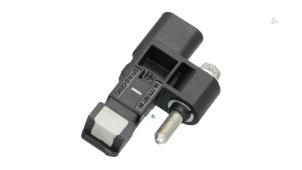 Usados Sensor de cigüeñal Peugeot 3008 II (M4/MC/MJ/MR) 1.6 e-THP 165 16V Precio € 20,00 IVA incluido ofrecido por Automaterialen Ronald Morien B.V.