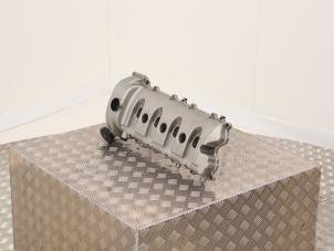 Ventildeckel van een Porsche Cayenne (9PA) 4.5 S V8 32V 2003