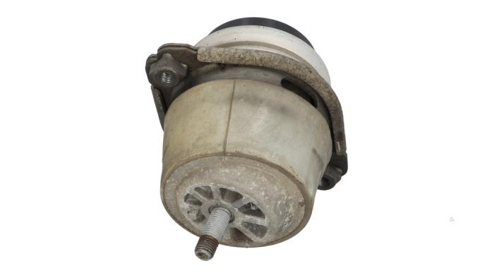 Usagé Support moteur Porsche Cayenne (9PA) 4.5 S V8 32V Prix € 39,00 Règlement à la marge proposé par Automaterialen Ronald Morien B.V.