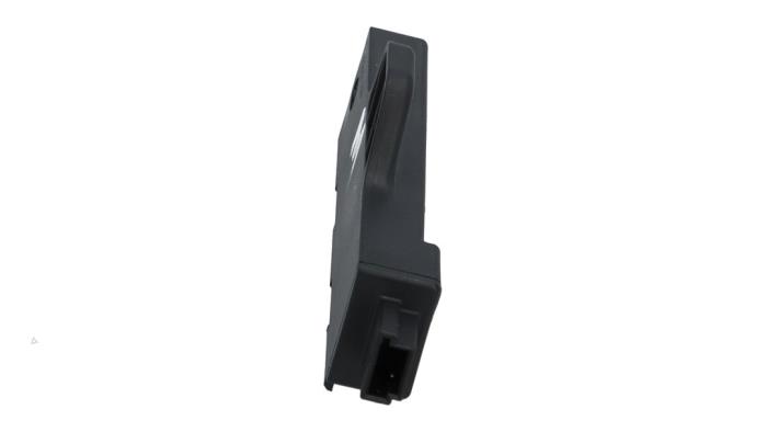 Używane Antena BMW 3 serie Touring (G21) 320i 2.0 TwinPower Turbo 16V Cena € 10,00 Procedura marży oferowane przez Automaterialen Ronald Morien B.V.