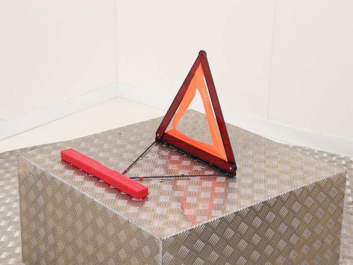 Warning triangle Volkswagen Up! 1.0 TSI 12V GTI 8K0860251B