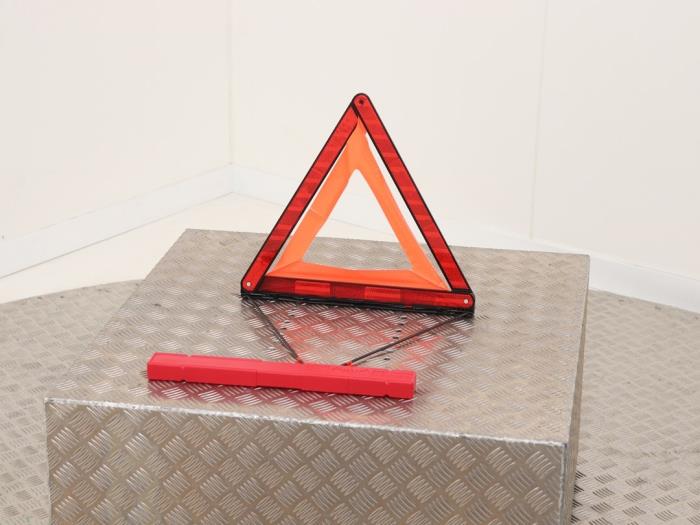 Warning triangle Volkswagen Up! 1.0 TSI 12V GTI 8K0860251B