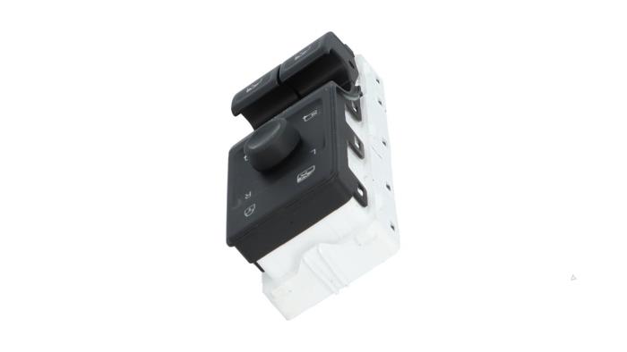 Usados Interruptor combinado de ventanillas Cupra Born 58 Precio € 47,19 IVA incluido ofrecido por Automaterialen Ronald Morien B.V.