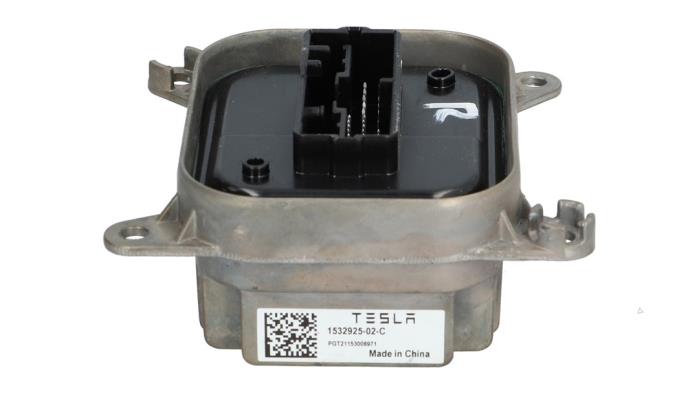 Używane Modułowy reflektor LED Tesla Model 3 Standard RWD Plus 60 kWh Cena € 30,00 Procedura marży oferowane przez Automaterialen Ronald Morien B.V.