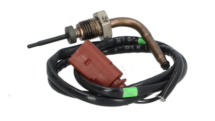 Usagé Sensor température d’échappement Volkswagen Passat Variant (3G5) 2.0 TDI 16V 190 Prix € 18,15 Prix TTC proposé par Automaterialen Ronald Morien B.V.