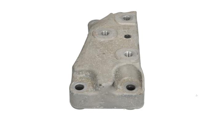 Usagé Support moteur Volkswagen Passat Variant (3G5) 2.0 TDI 16V 190 4Motion Prix € 25,00 Prix TTC proposé par Automaterialen Ronald Morien B.V.