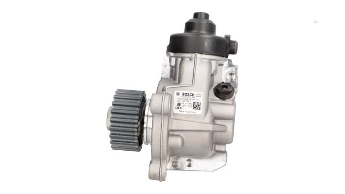 Mechanical fuel pump from a Volkswagen Caddy Combi IV 2.0 TDI 102 2020