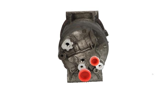 Usagé Pompe clim Renault Megane II (BM/CM) 2.0 16V Prix € 59,00 Règlement à la marge proposé par Automaterialen Ronald Morien B.V.