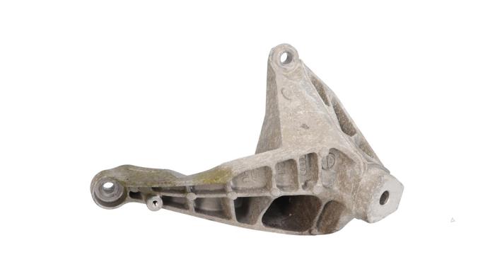 Usagé Support moteur Audi A5 Cabrio (F57/F5E) 2.0 TDI 16V Prix € 25,00 Prix TTC proposé par Automaterialen Ronald Morien B.V.
