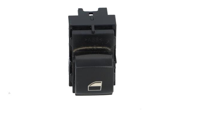 Usados Interruptor de ventanilla eléctrica BMW 5 serie (F10) 520d 16V Precio € 15,00 Norma de margen ofrecido por Automaterialen Ronald Morien B.V.