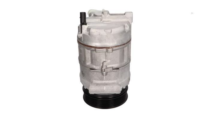 Air conditioning pump from a Volkswagen Transporter T6 2.0 TDI 2022