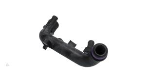 Neuf Tube d'eau Renault Clio V (RJAB) 1.0 TCe 90 12V Bi-Fuel Prix € 34,99 Prix TTC proposé par Automaterialen Ronald Morien B.V.