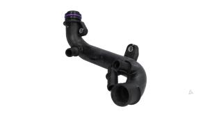 Neuf Tube d'eau Renault Clio V (RJAB) 1.0 TCe 90 12V Bi-Fuel Prix € 34,99 Prix TTC proposé par Automaterialen Ronald Morien B.V.