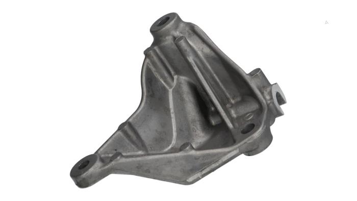 Neuf Support dynamo bas Renault Clio V (RJAB) 1.0 TCe 90 12V Bi-Fuel Prix € 34,99 Prix TTC proposé par Automaterialen Ronald Morien B.V.
