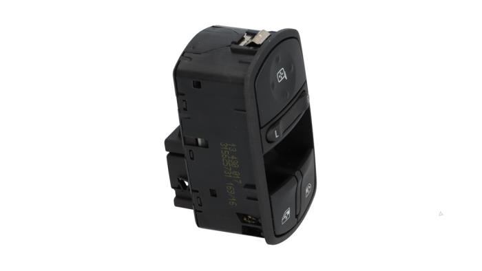 Usados Interruptor combinado de ventanillas Opel Corsa E 1.0 SIDI Turbo 12V Precio € 9,00 Norma de margen ofrecido por Automaterialen Ronald Morien B.V.