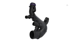 Neuf Tube d'eau Renault Clio V (RJAB) 1.0 TCe 90 12V Bi-Fuel Prix € 34,99 Prix TTC proposé par Automaterialen Ronald Morien B.V.