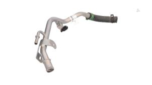 Neuf Tube d'eau Renault Clio V (RJAB) 1.0 TCe 90 12V Bi-Fuel Prix € 14,99 Prix TTC proposé par Automaterialen Ronald Morien B.V.