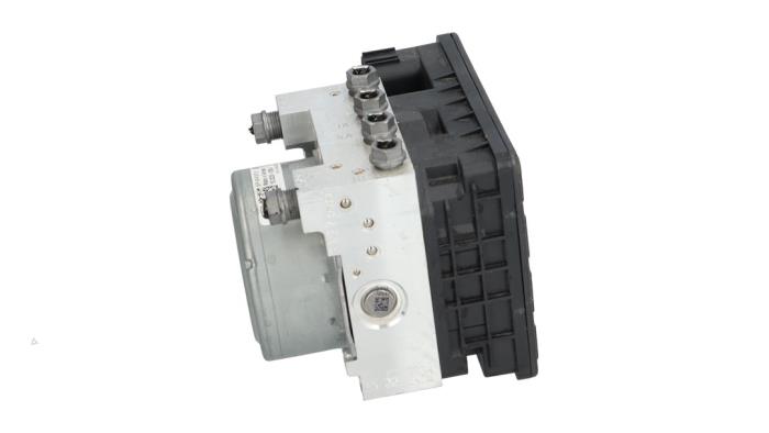 Usagé Bloc ABS Cupra Formentor 2.5 VZ5 16V 4Drive Prix € 795,00 Règlement à la marge proposé par Automaterialen Ronald Morien B.V.