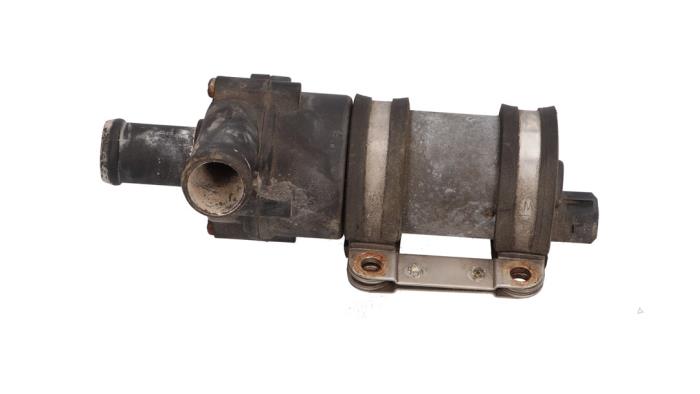 Begagnade Extra vattenpump Audi TT (8N3) 1.8 T 20V Quattro Pris € 25,00 Marginaltabell erbjuds av Automaterialen Ronald Morien B.V.