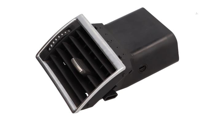 Begagnade Luftraster bak Audi A8 (D3) 3.7 V8 40V Quattro Pris € 15,00 Marginaltabell erbjuds av Automaterialen Ronald Morien B.V.