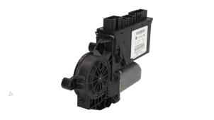Usagé Moteur de vitre portière Volkswagen Phaeton (3D) 6.0 W12 48V 4Motion Prix € 39,00 Règlement à la marge proposé par Automaterialen Ronald Morien B.V.