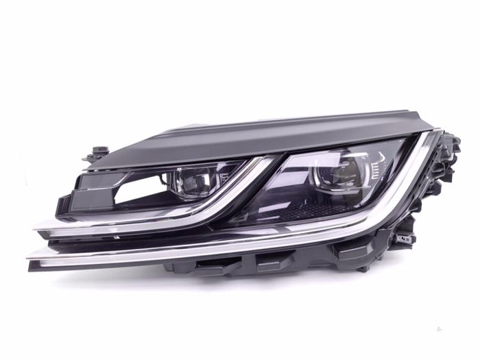Nowe Reflektor lewy Volkswagen Arteon (3HAB) 1.5 TSI 16V Cena € 786,50 Z VAT oferowane przez Automaterialen Ronald Morien B.V.