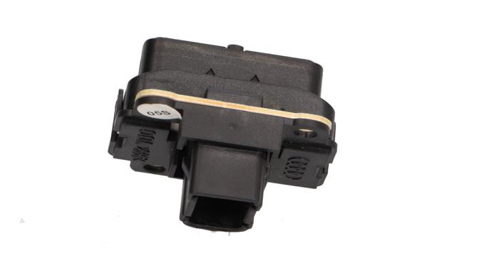 Używane Sciemniacz kokpitowy Audi A8 (D3) 3.7 V8 40V Quattro Cena € 10,00 Procedura marży oferowane przez Automaterialen Ronald Morien B.V.