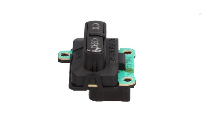 Usados Interruptor Audi A8 (D3) 3.7 V8 40V Quattro Precio € 10,00 Norma de margen ofrecido por Automaterialen Ronald Morien B.V.